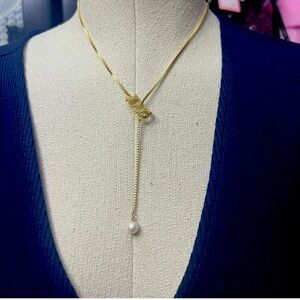 💕14K gold plated lariat necklace with one genuine freshwater pearl.